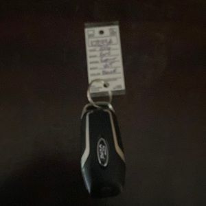 2016 ford explorer xlt key fob. Excellent condition. Needs batteries.